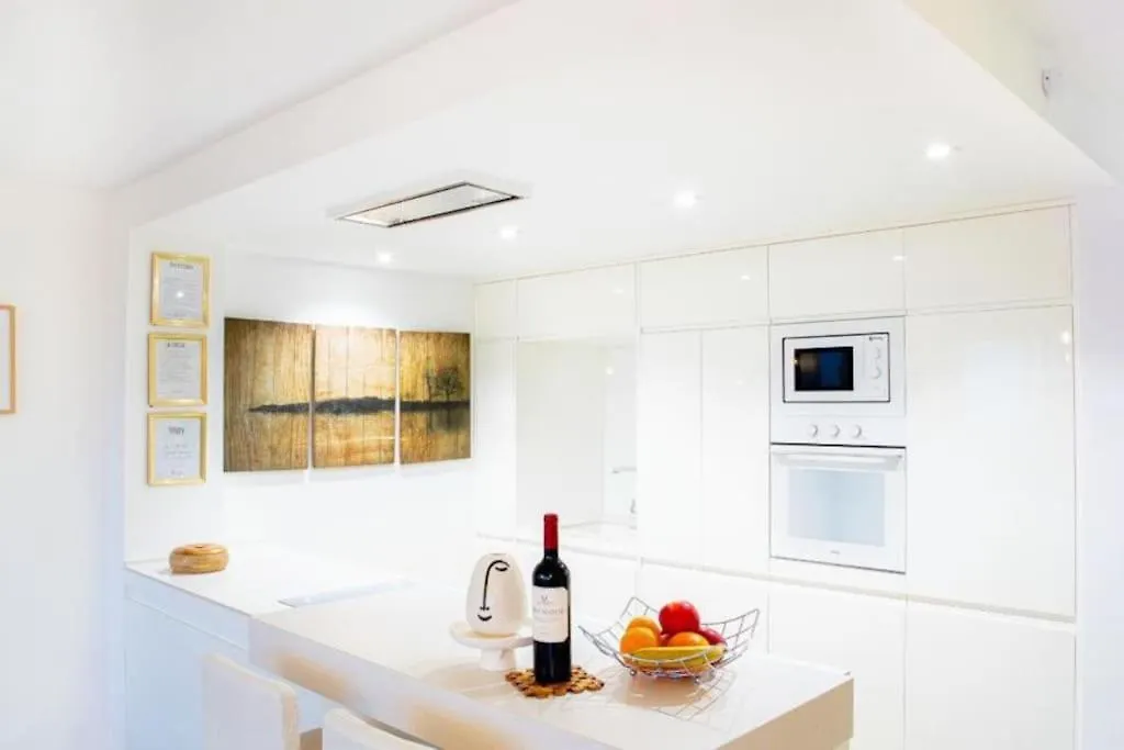 Beautiful Spacious Two Bed Facing The Ocean! Marbella