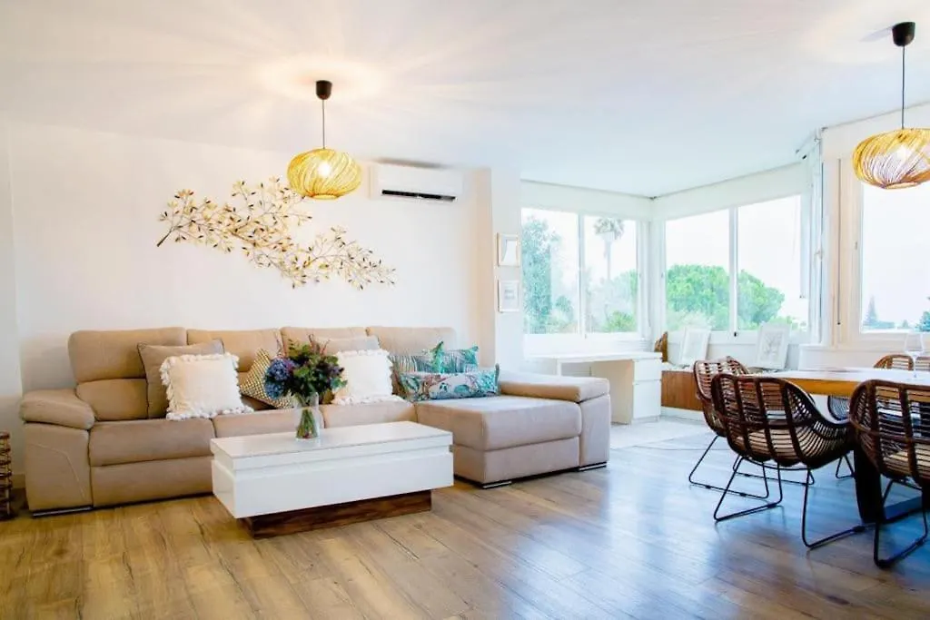Beautiful Spacious Two Bed Facing The Ocean! Marbella Espanha